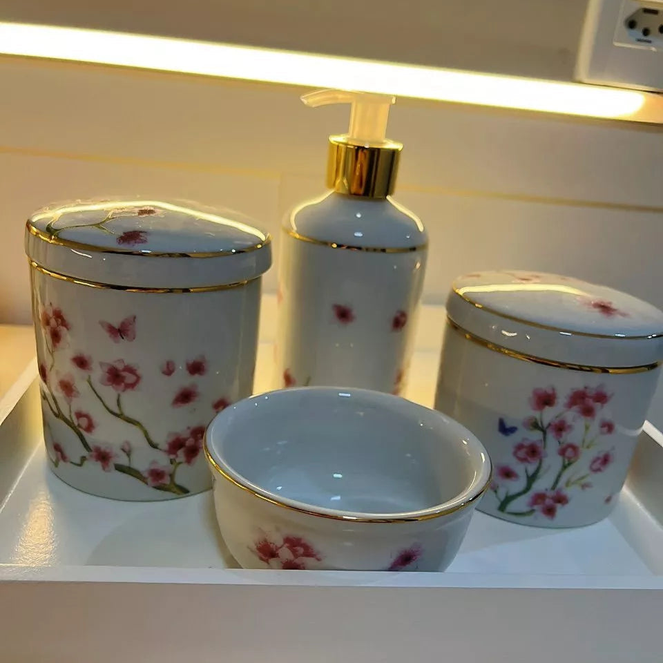 Kit Higiene Bebê Rosa Floral em Porcelana – Delicadeza e Organização